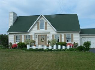 1534 Maplecrest Dr, Castleton, NY 12033