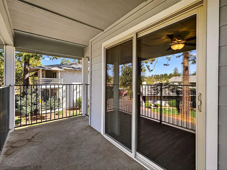 Villa Monterey Apartments — Photo 60