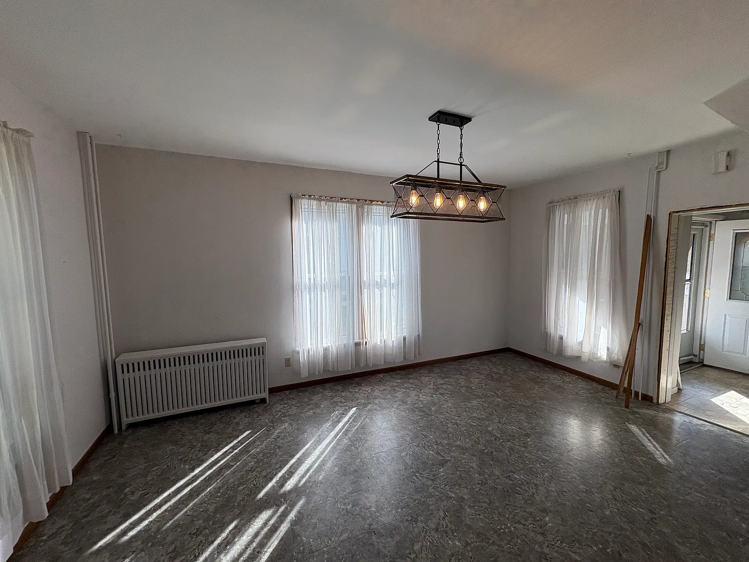 4 bed, $1,500 — Photo 2
