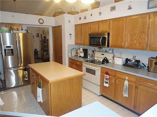 3rd image of 3842 Larchmere Dr