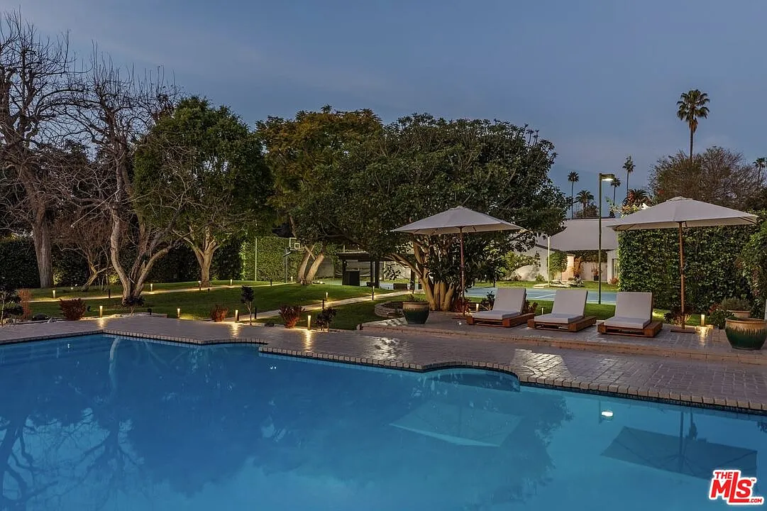 7 bed, 6.5 bath, 7000 sqft, $75,000 — Photo 3