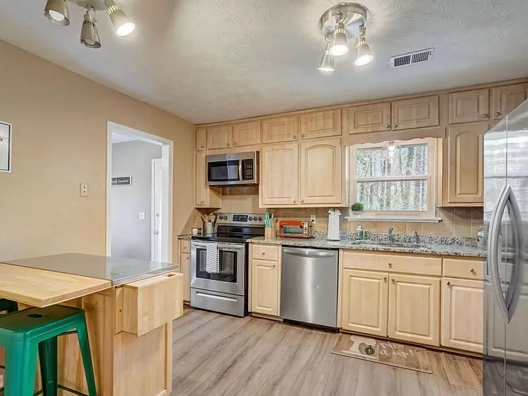2551 Chippewa Ct — Photo 2