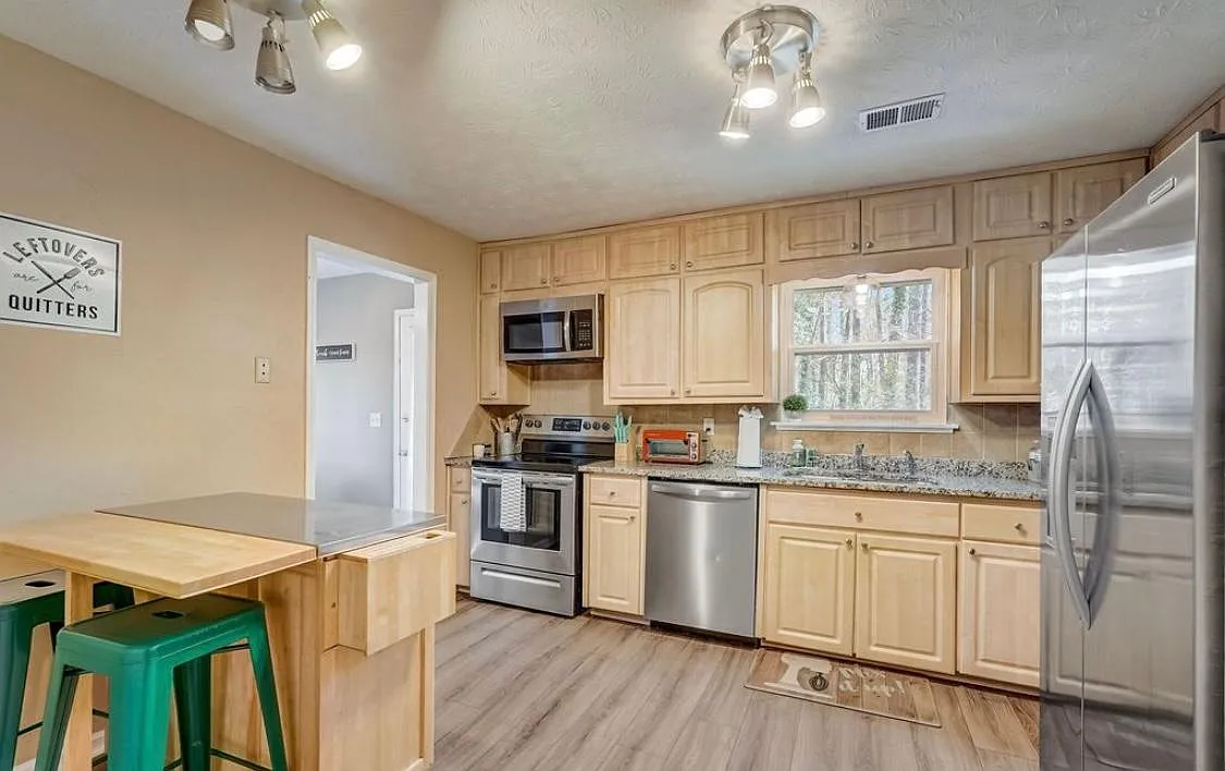 Building Photo - 2551 Chippewa Ct