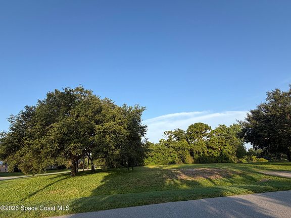 2nd image of 4414 Ligustrum Dr