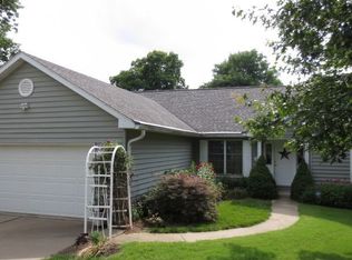 6638 Lake Forest Dr, Waterloo, IL 62298