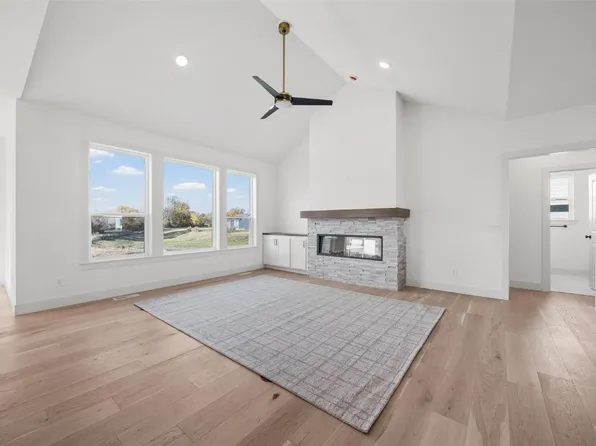 2682 Burr Oak Ct, Marion, IA 52302