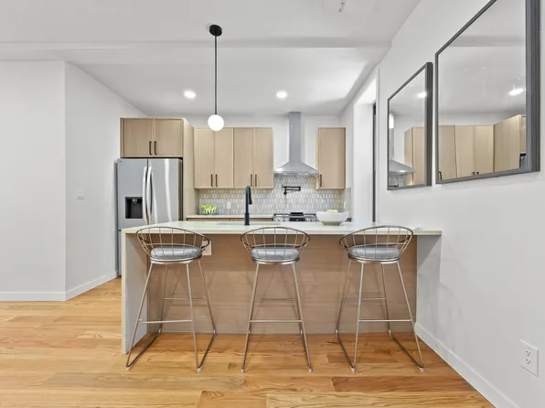 537 Halsey Street image 7 of 38