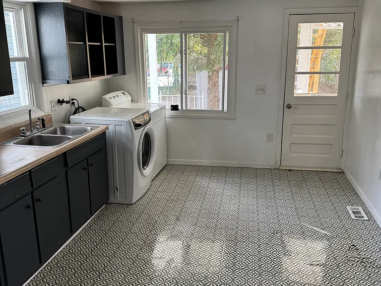 48 Cowing St #1 — Photo 9