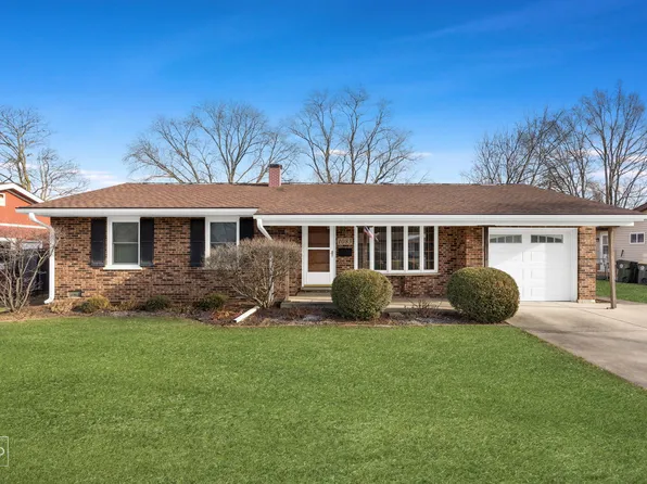 1083 Hickory Ln, Elk Grove Village, IL 60007