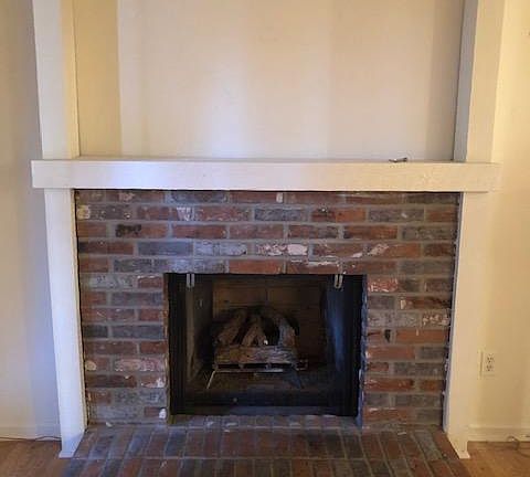 Fireplace with gas logs