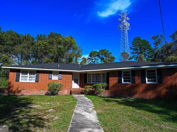 2209 Lakeview Dr, Waycross, GA 31501