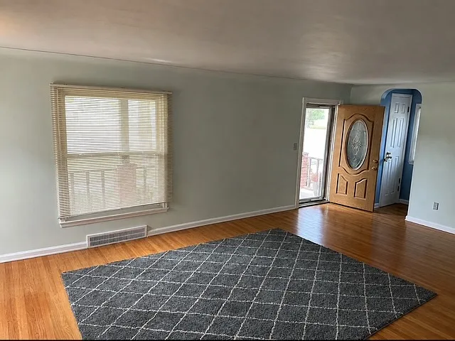 25501 Pembroke Ave — Photo 4