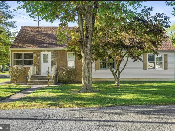 449 Chestnut St, Williamstown, NJ 08094