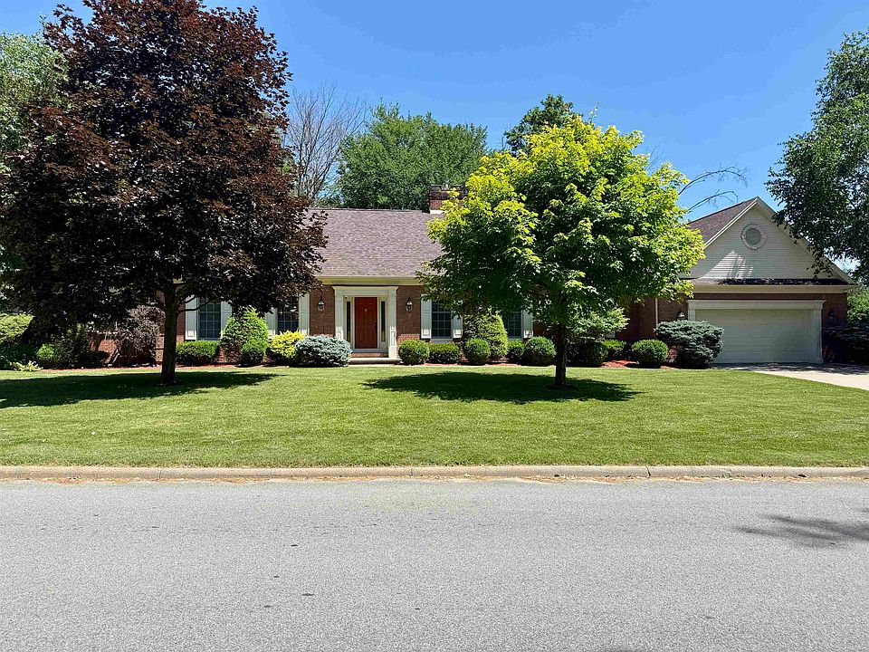 1st image of 10 Wellington Dr