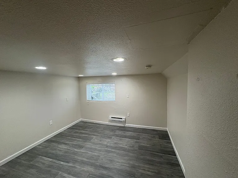 929 Pecks Dr — Photo 7