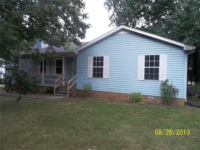 1st image of 928 Avery Valley Dr