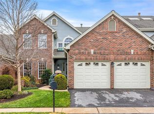 14176 Woods Mill Cove Dr, Chesterfield, MO 63017