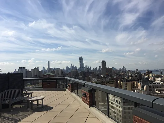 Rented by Lucien Perry | media 22