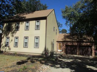 27 Sturbridge Dr, Sicklerville, NJ 08081