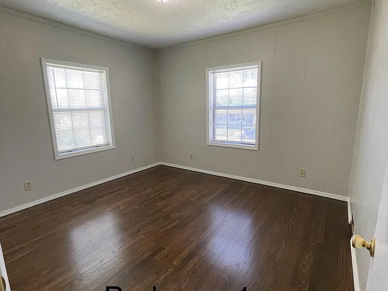 1400 S Northern Blvd — Photo 7