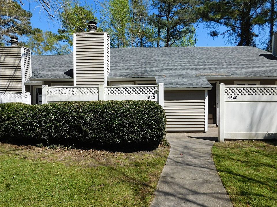1st image of 1542 College Way