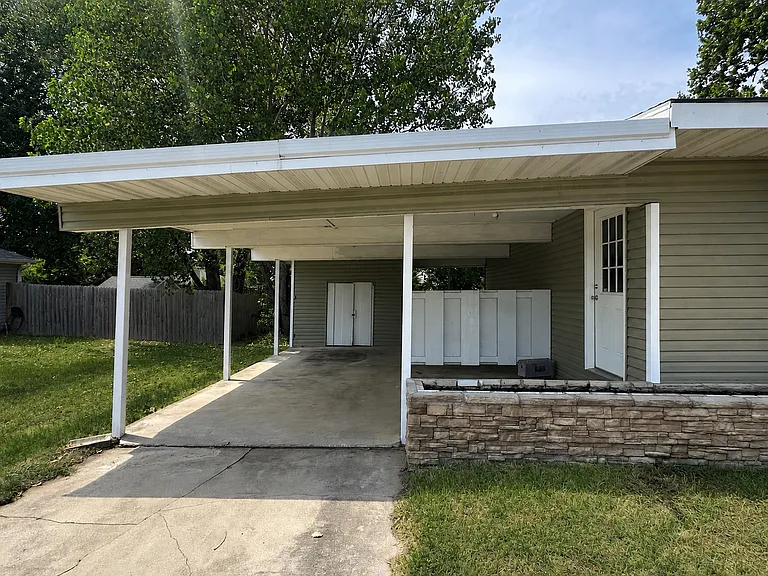 1610 S Saint Louis Ave #1 — Photo 3