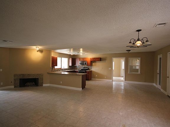 3rd image of 1601 Doran Dr