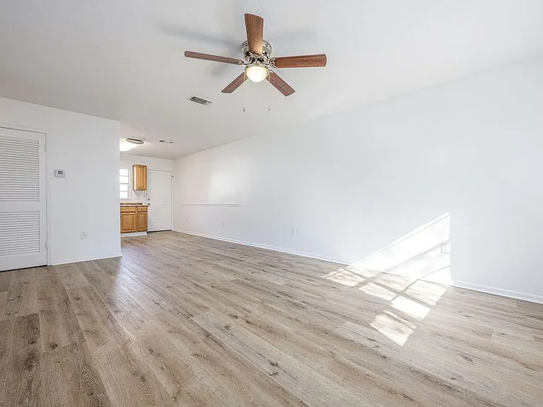 1013 Holton Ave #1 — Photo 6