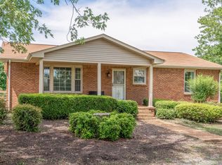 1061 Myatt Loop, Burns, TN 37029