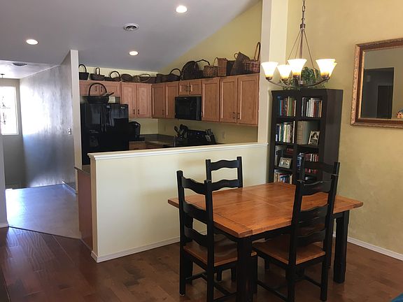 Dining/kitchen area