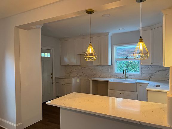 5th image of 1035 Forest Ave