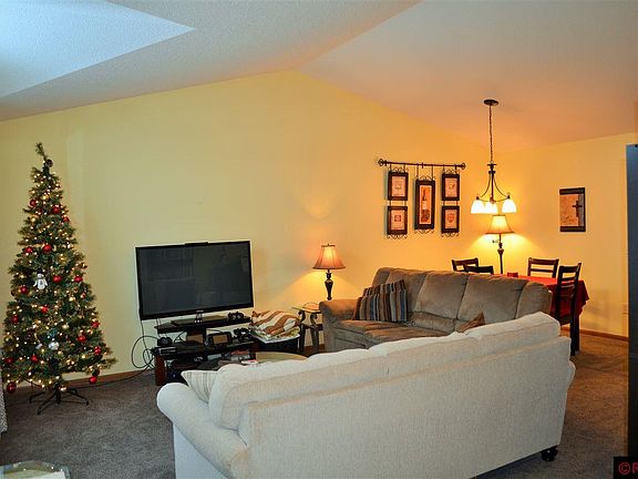 3rd image of 208 Skylark Dr