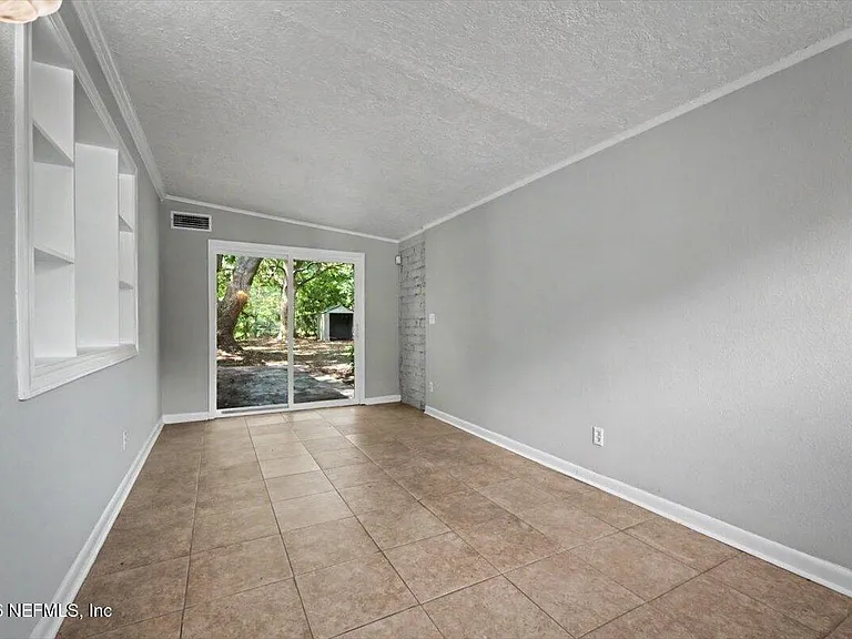 7010 Arques Rd — Photo 9