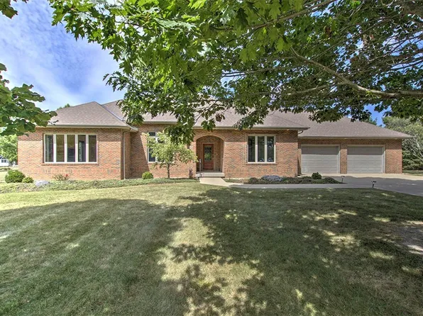 8302 Goodwin Cir, Dalton City, IL 61925