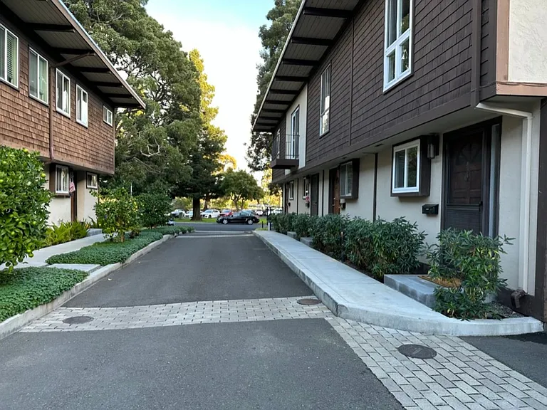 19 Pixley Ave — Photo 46