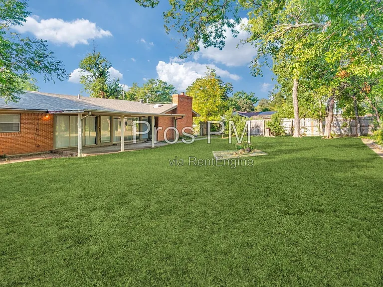2101 Bradford Dr — Photo 13