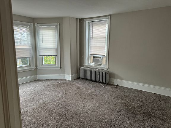 3rd image of 4410 Pine St #3R