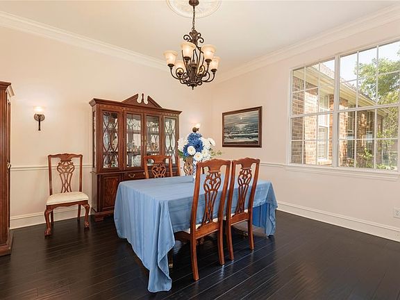 3rd image of 6213 Wildwood Dr