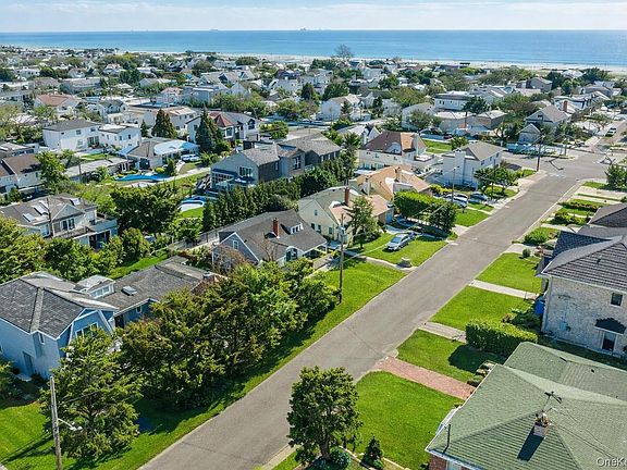 3rd image of 134 Dutchess Boulevard