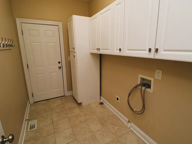 36 W Trafalgar Ct — Photo 16