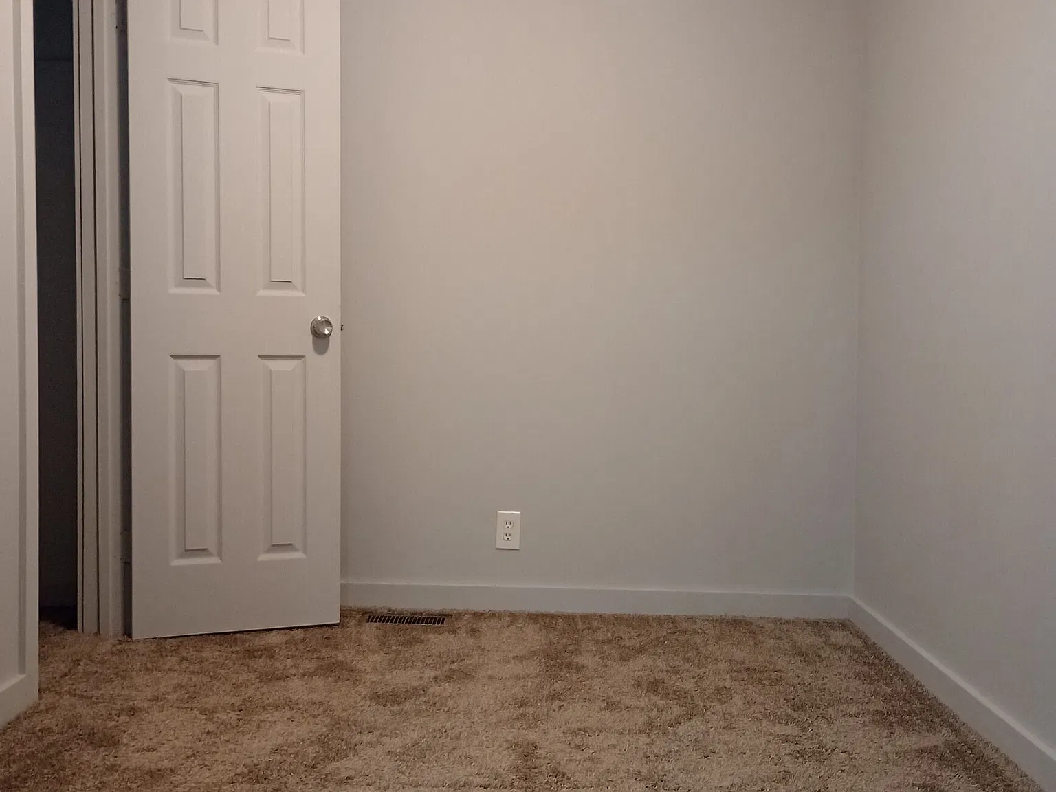 3 bed, 1.0 bath, 1220 sqft, $1,200 — Photo 3