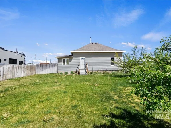 541 3rd St E, Hansen, ID 83334