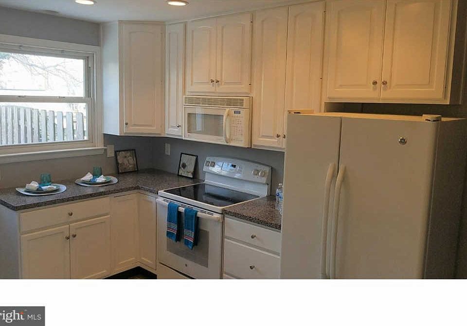 1st image of 305 E Logan St