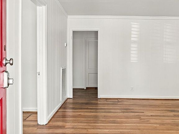 4th image of 102 Elberta St