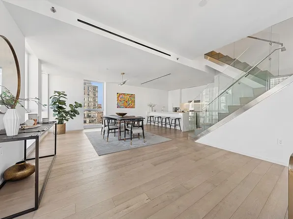 150 E 23rd St APT 17A, New York, NY 10010