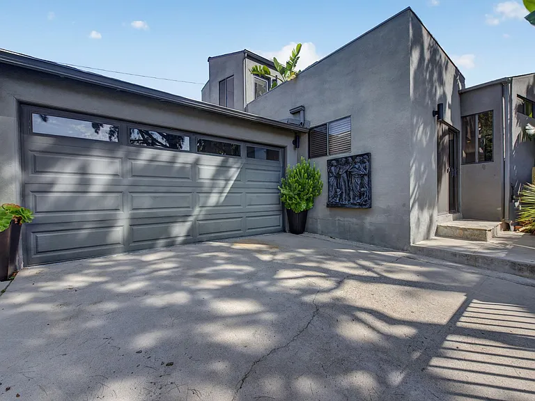1727 Delaware Ave — Photo 1