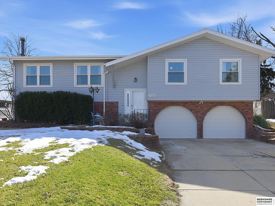 1st image of 2236 S 163rd Cir