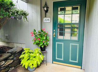 206 Martindale Rd, Shelburne, VT 05482