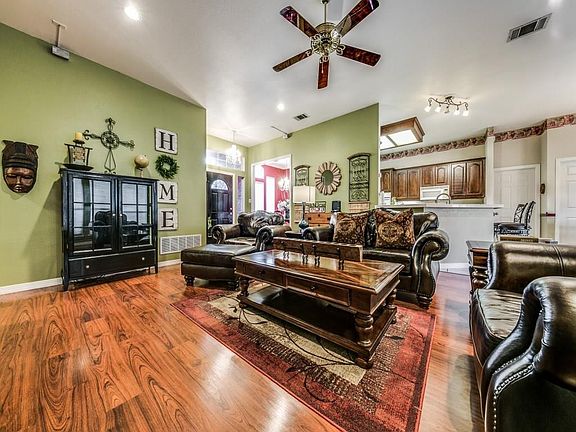 4th image of 128 Meadow Glen Ln