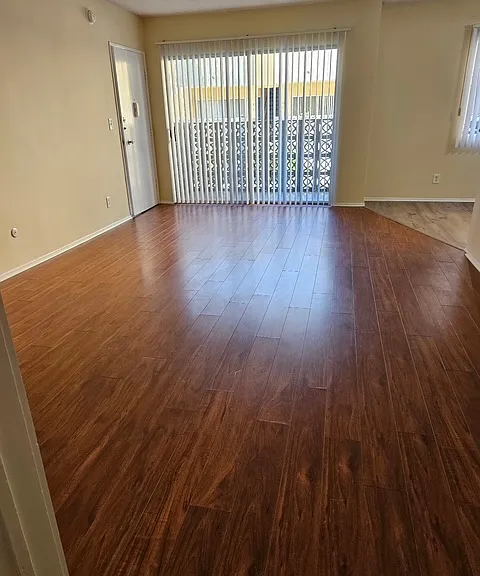Large light and airy living room, laminate floors, vertical blinds